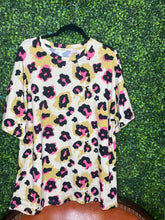 Load image into Gallery viewer, White cheetah print blouse
