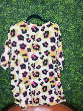 Load image into Gallery viewer, White cheetah print blouse
